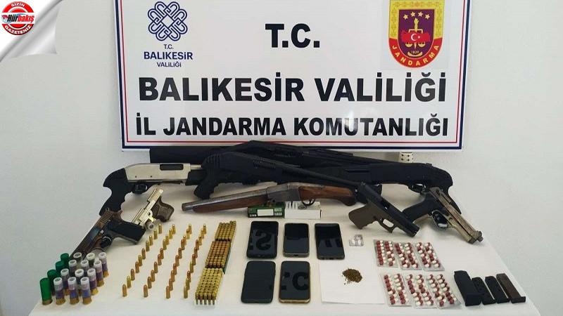 Ayvalık’ta çok sayıda silah ve uyuşturucu madde ele geçirildi: 7 gözaltı